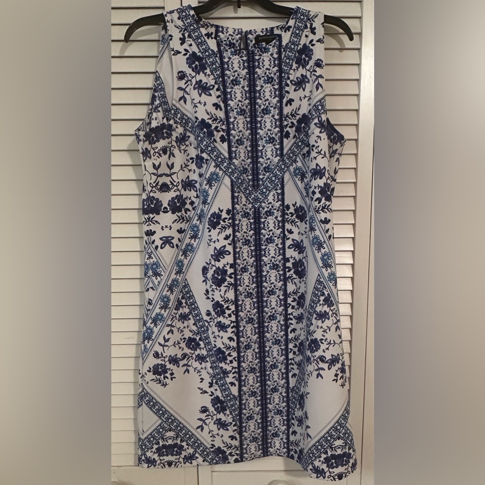 Banana Republic Dress Knee Length  Blue & White Size 10